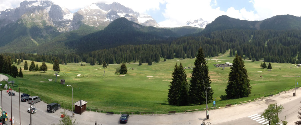 Vista fronte albergo del golf